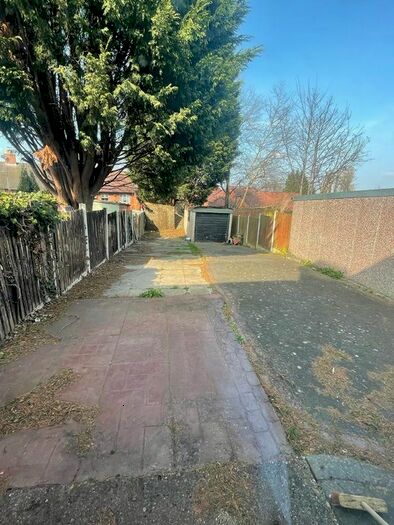 3 Bedroom Semi-Detached House To Rent In Dormington Crescent, Birmingham, B36