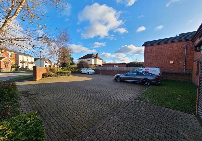 2 Bedroom Flat To Rent In Beaumont Road, Totton, SO40