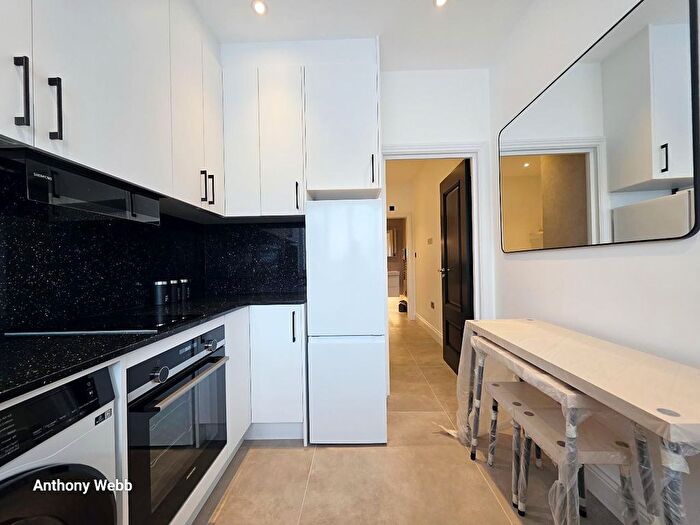 Studio To Rent In Burleigh Gardens, Southgate, N14