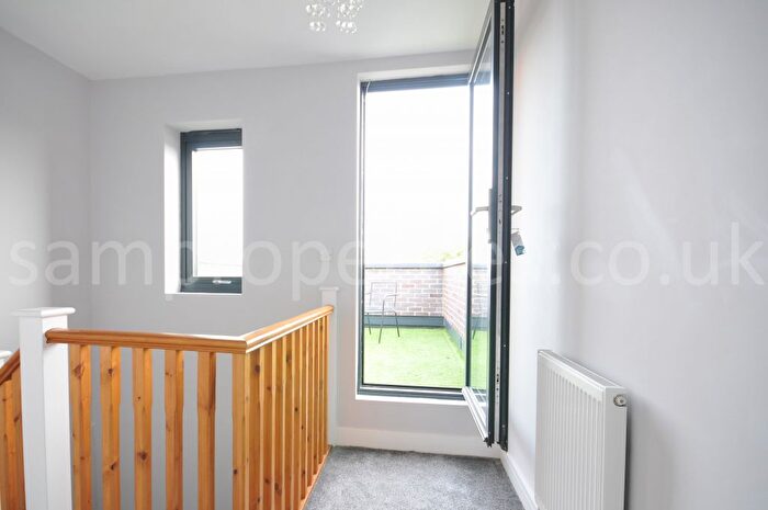 4 Bedroom Town House To Rent In Moss Lane East, Manchester, M16