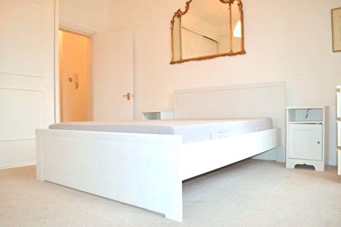 1 Bedroom Flat To Rent In Bethnal Green Road, London, E2