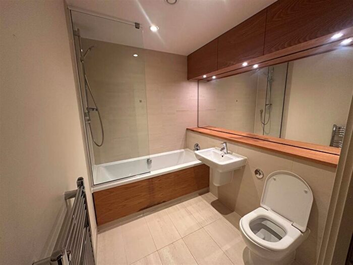 2 Bedroom Apartment For Sale In St Georges Island, Kelso Place, Manchester, M15