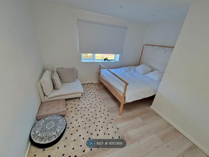 1 Bedroom Flat To Rent In Bilton Road, Rugby, CV22
