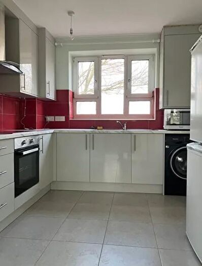 Studio To Rent In London Road, Mitcham, CR4