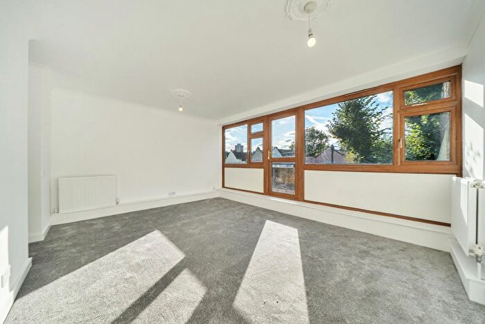 3 Bedroom Flat For Sale In Montpelier Road, London, SE15