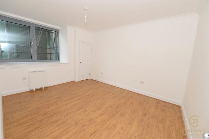 1 Bedroom Flat To Rent In Wakering Road, Barking, IG11