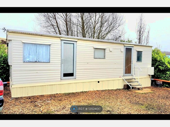 2 Bedroom Flat To Rent In Five Counties Caravan Park, Greetham, LE15