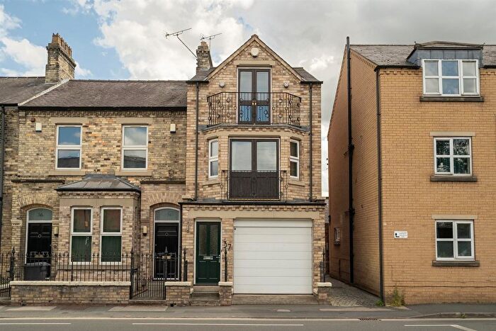4 Bedroom Town House For Sale In Barbican Road, Fishergate, York, YO10