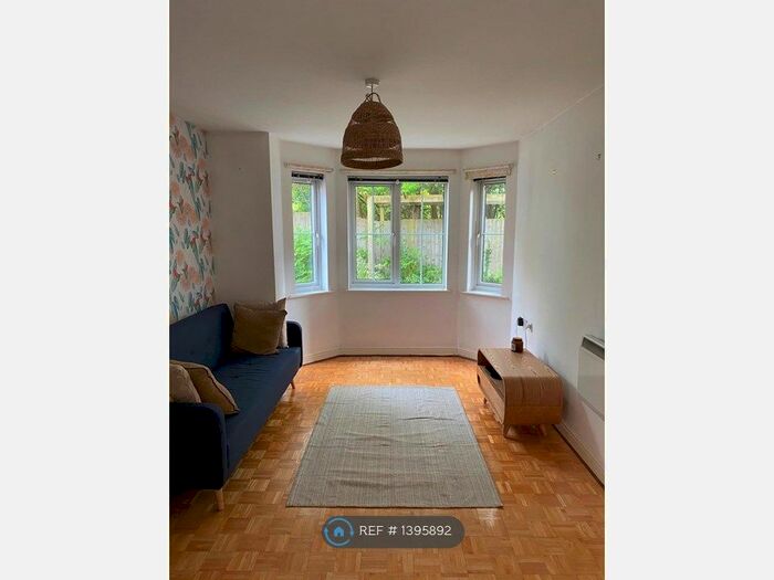 2 Bedroom Flat To Rent In Chelsfield Grove, Manchester, M21