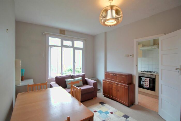 1 Bedroom Flat To Rent In Brixton Hill, London, SW2