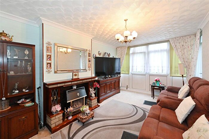3 Bedroom Maisonette For Sale In Stebondale Street, London, E14