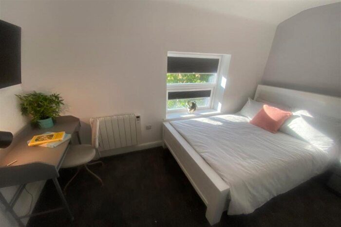 5 Bedroom Apartment To Rent In High Road, Beeston, NG9