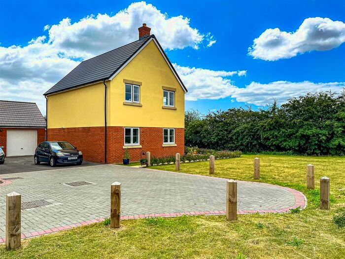 3 Bedroom Detached House For Sale In Lord Darby Way, Burnham-On-Crouch, CM0