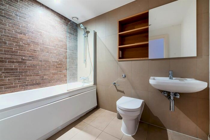 3 Bedroom Flat To Rent In Letchworth Road, Stanmore, HA7