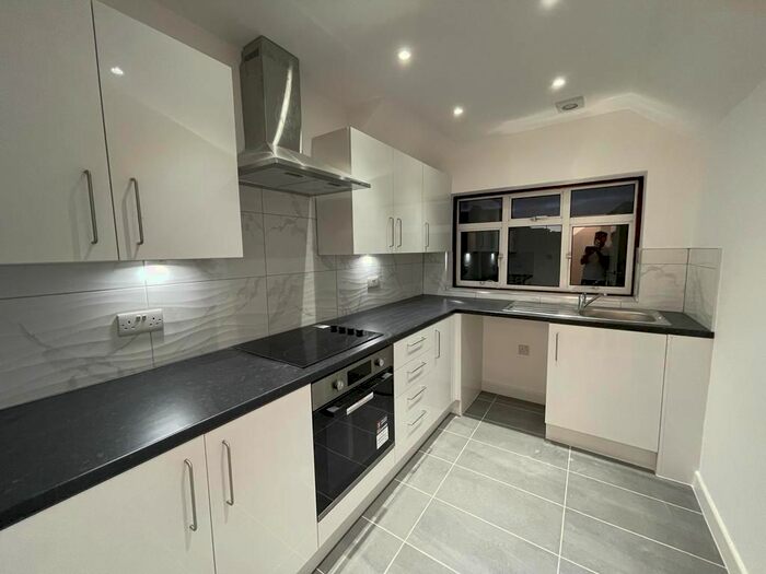 Studio To Rent In Pembroke Road, Greenford, UB6