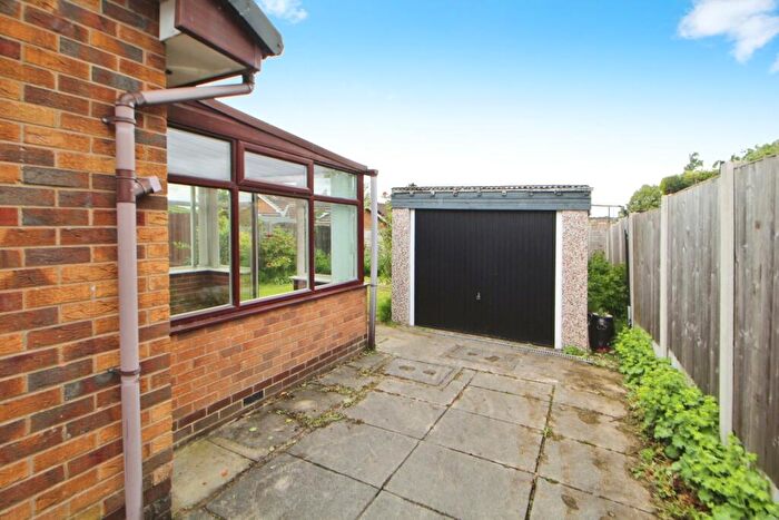 2 Bedroom Bungalow For Sale In Wiltshire Drive, Glossop, Derbyshire, SK13