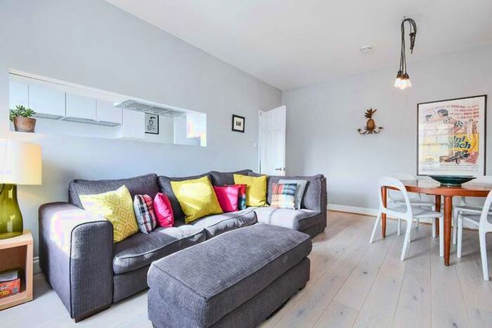 3 Bedroom Flat To Rent In Abbeville Road, London, SW4