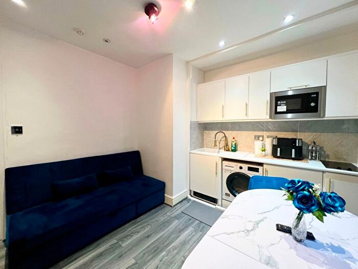 1 Bedroom Flat To Rent In Gaywood Street, Elephant Castle, SE1