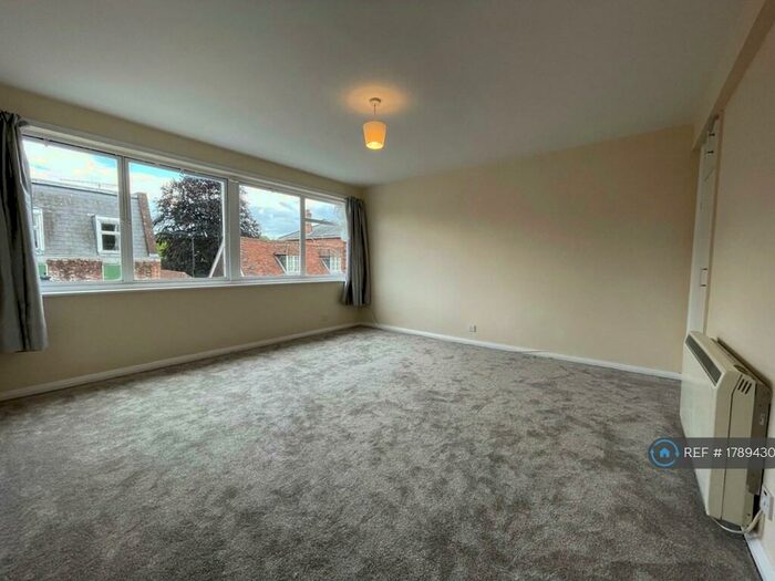 3 Bedroom Maisonette To Rent In High Street, Alton, GU34