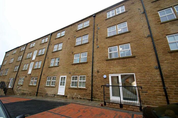 2 Bedroom Flat To Rent In Teasel Row, Winker Green, Leeds, LS12