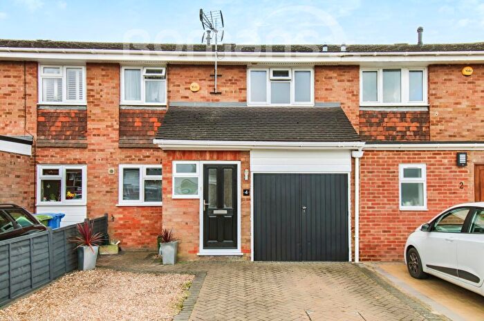 3 Bedroom Terraced House To Rent In Ashdown Avenue, Farnborough, GU14