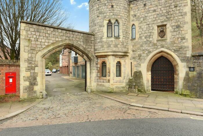 1 Bedroom Flat To Rent In Chapter Mews, Windsor, SL4