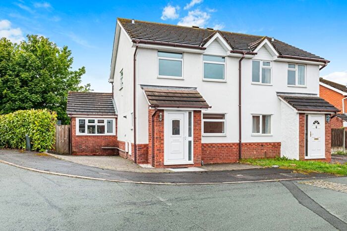 3 Bedroom Semi-Detached House For Sale In Flinn Close, Lichfield, WS14