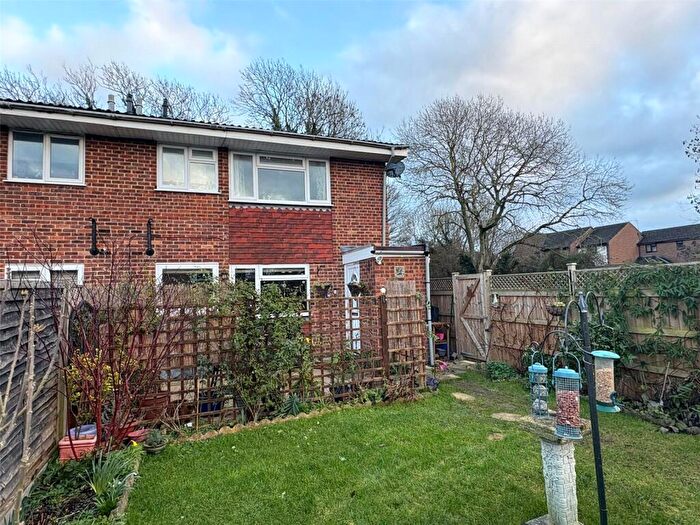 1 Bedroom Flat For Sale In Ellison Way, Tongham, Surrey, GU10