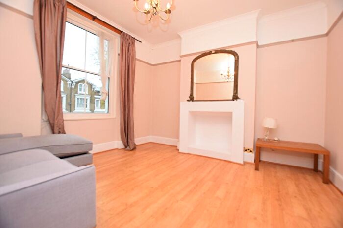 3 Bedroom Flat To Rent In Trafalgar Avenue London, SE15