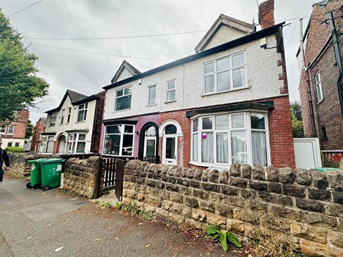 5 Bedroom House To Rent In Harlaxton Drive, Lenton, Nottingham, NG7