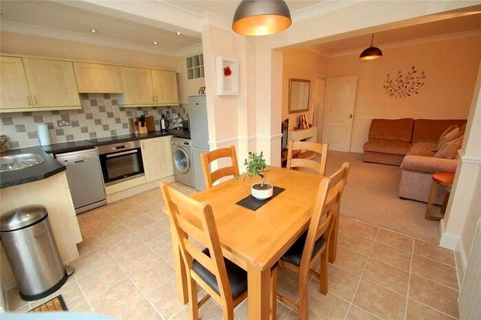 1 Bedroom Maisonette To Rent In Upper Rainham Road, Hornchurch, RM12