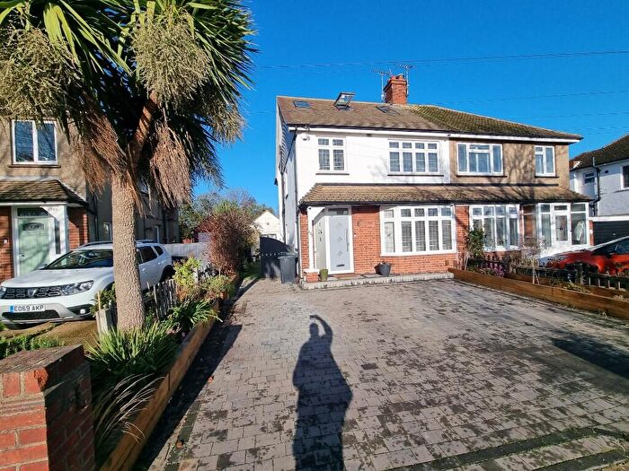 5 Bedroom Semi Detached House For Sale In Poynings Avenue, Southend-On-Sea, Essex, SS2