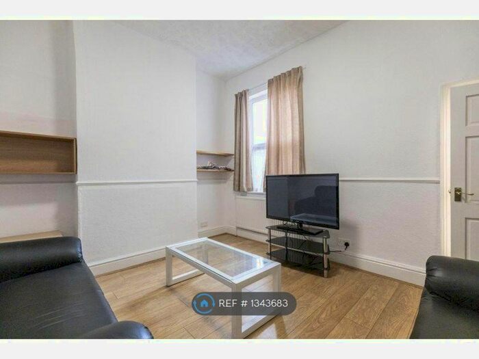 3 Bedroom Terraced House To Rent In Lambert Street, Hull, HU5