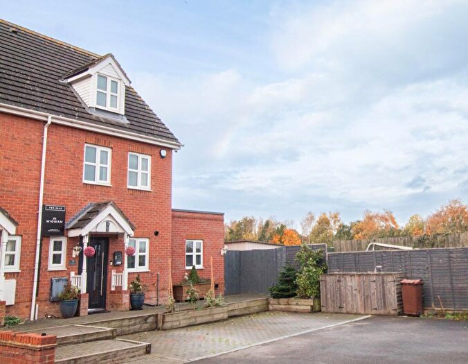 3 Bedroom End Of Terrace House For Sale In Heatherwood Court, HU7