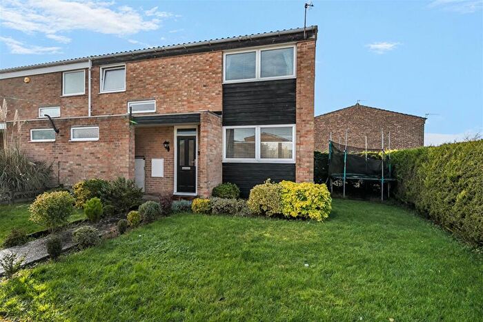 3 Bedroom Semi Detached House For Sale In Lower Fallow Close, Whitchurch, BS14