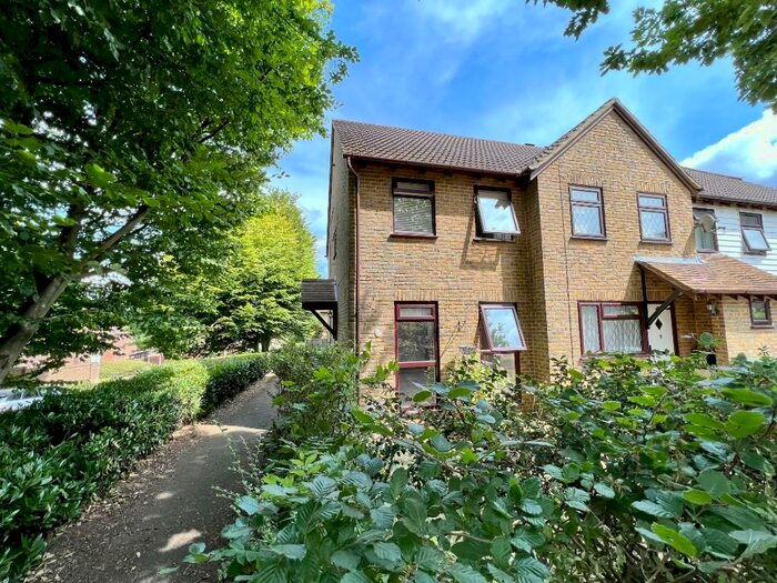 2 Bedroom End Of Terrace House To Rent In Iris Close, Chatham, Kent, ME5