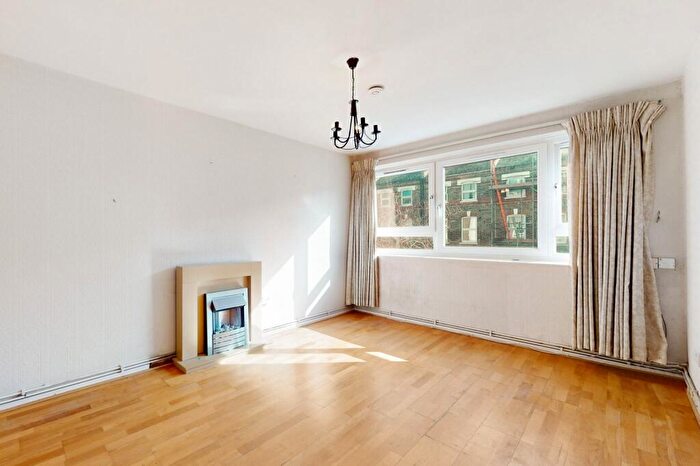 1 Bedroom Flat For Sale In Mayton Street, Holloway, N7