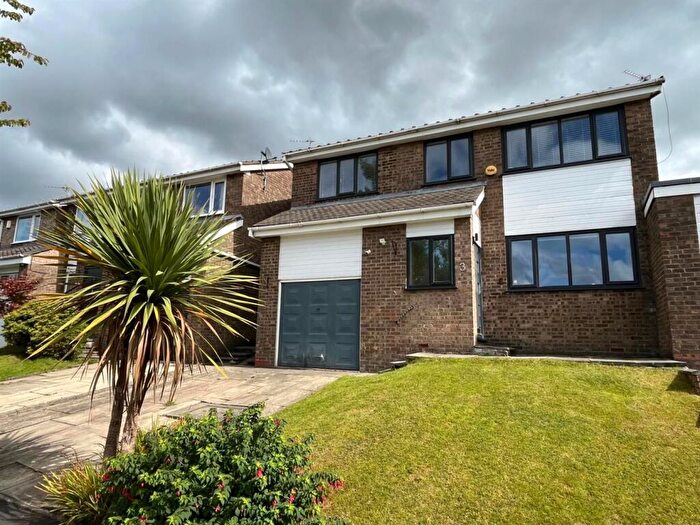 4 Bedroom Link Detached House For Sale In Rookery Close, Stalybridge, SK15