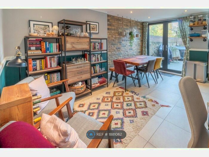 2 Bedroom Flat To Rent In New Cross Road, London, SE14