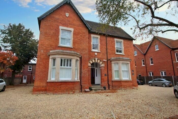 2 Bedroom Apartment To Rent In Linden Road, Bedford, Bedfordshire, MK40