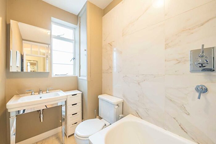 2 Bedroom Flat For Sale In Nightingale Lane, London, SW12