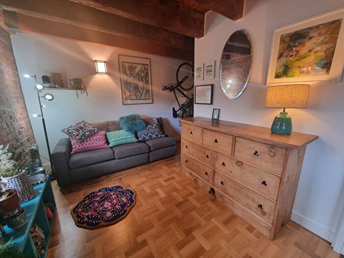 2 Bedroom Apartment To Rent In Jackson's Warehouse, Tariff Street, M1