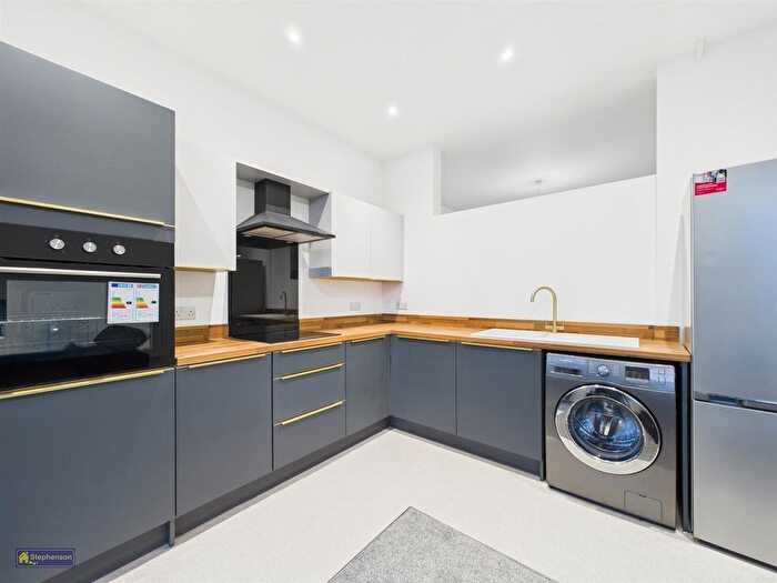 1 Bedroom Flat To Rent In Hull Lighting, Chapel Lane, Hull, HU1