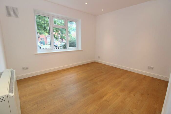 1 Bedroom Maisonette To Rent In Oakmead Place, Mitcham, CR4