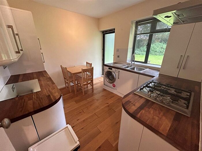 2 Bedroom Flat To Rent In Kingsbridge Avenue, Acton, W3