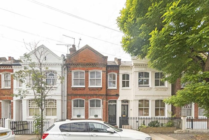 2 Bedroom Flat To Rent In Hazlebury Road, London, SW6