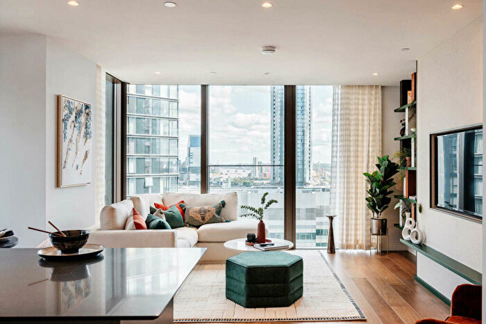 3 Bedroom Flat For Sale In Harcourt Gardens, Canary Wharf, E14