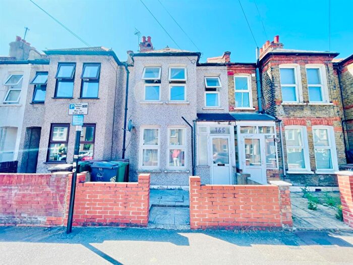 3 Bedroom Terraced House To Rent In Bedroom Family Home - Fulbourne Road, Walthamstow London £ Pcm, E17