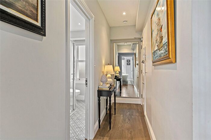 1 Bedroom Flat For Sale In Richmond Road, East Twickenham, TW1
