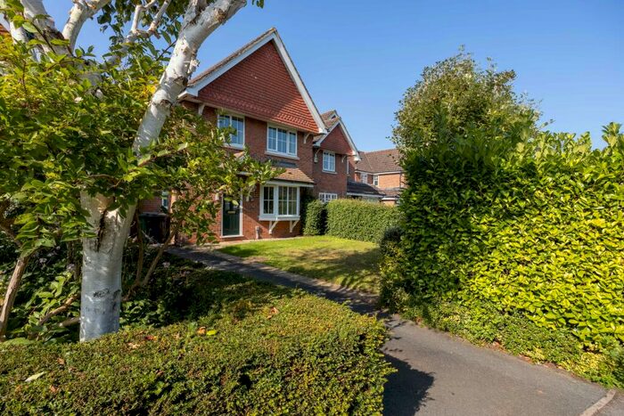 4 Bedroom Detached House To Rent In Mably Grove, Wantage, OX12